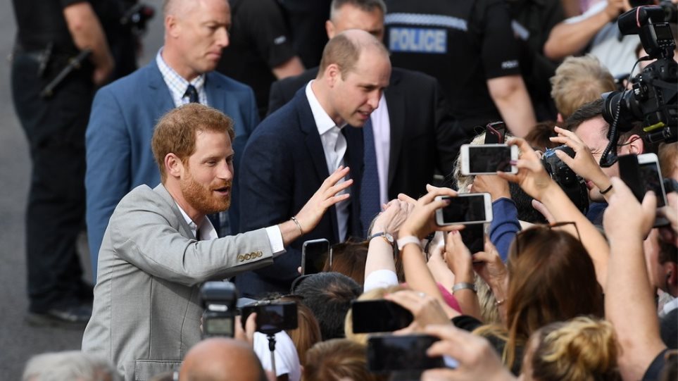 Η βασίλισσα Ελισάβετ γνωρίστηκε σήμερα με τη μητέρα της Μέγκαν