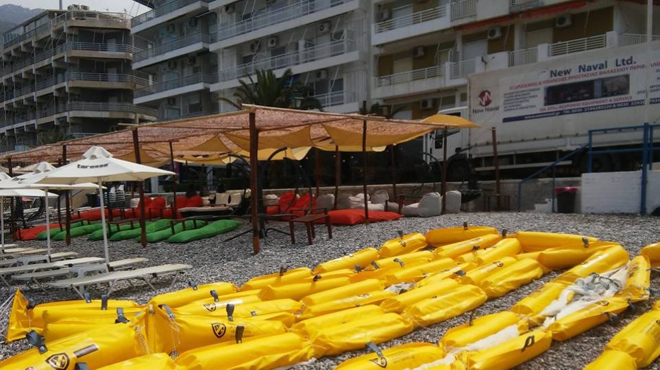 Κορινθιακός: Με δικά τους έξοδα βάζουν δίχτυα ενάντια στις τσούχτρες οι επιχειρηματίες