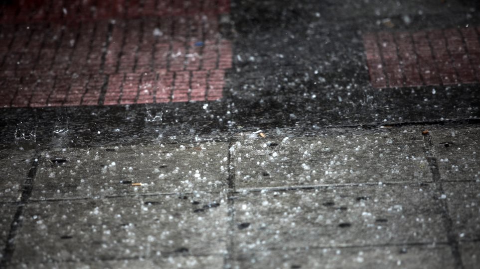 Αγρίνιο: Δυνατοί άνεμοι, καταρρακτώδης βροχή και χαλαζόπτωση