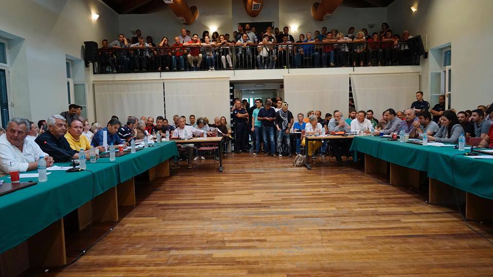 Κάτοικοι Αιγείρας: "Παρωδία το Δημοτικό Συμβούλιο Αιγιαλείας" - Δήμαρχε δώσε λύση για τα σκουπίδια