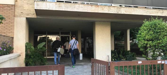 «Ντάξει παιδιά, εγώ τη σκότωσα στις 7 του μήνα» - Ο απίστευτος διάλογος του μητροκτόνου της Ν. Σμύρνης με τους αστυνομικούς - ΒΙΝΤΕΟ