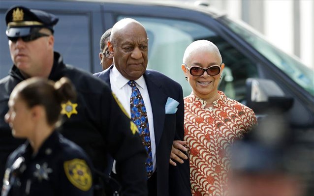 H σύζυγος του Μπιλ Κόσμπι καταγγέλλει τα ΜΜΕ για «λιντσάρισμα» του ηθοποιού