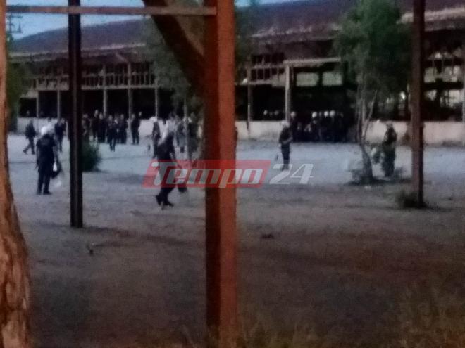 Πάτρα: Τί βρέθηκε στην κατοχή των μεταναστών; Τα πρώτα στοιχεία από την έρευνα στους άτυπους καταυλισμούς - ΚΑΡΕ - ΚΑΡΕ η μεγάλη επιχείρηση της εκκένωσης - ΒΙΝΤΕΟ - ΦΩΤΟ