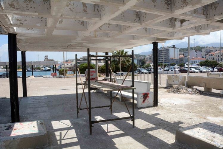 Πάτρα: Οι εργασίες στις κατεστραμμένες εγκαταστάσεις του Μώλου, αποκάλυψαν για μια ακόμη φορά το ... έκτρωμα! Απέραντο πάρκινγκ το σημείο αναφοράς της πόλης και εικόνα σε καρτ ποστάλ! ΦΩΤΟΓΡΑΦΙΕΣ