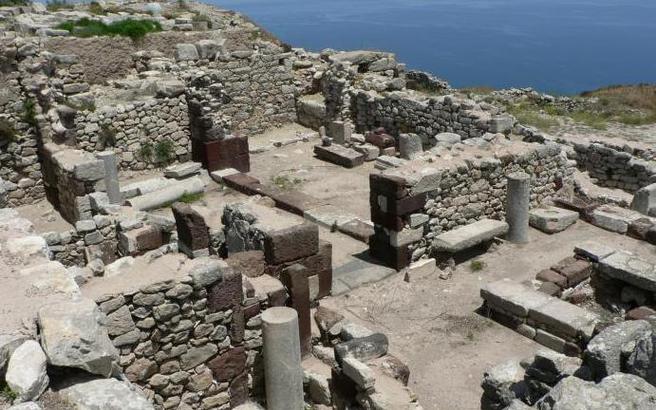 Νυχτοφύλακας επιχείρησε να κλέψει αρχαία από αποθήκη μουσείου στη Σαντορίνη