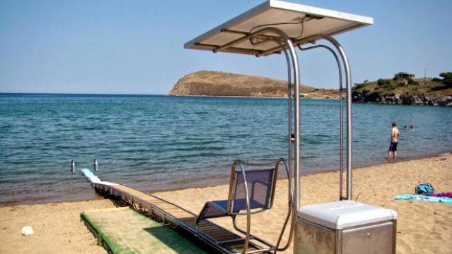 Για ακόμα μία χρονιά οι θάλασσες της Αχαΐας γίνονται προσβάσιμες για τα άτομα με αναπηρία