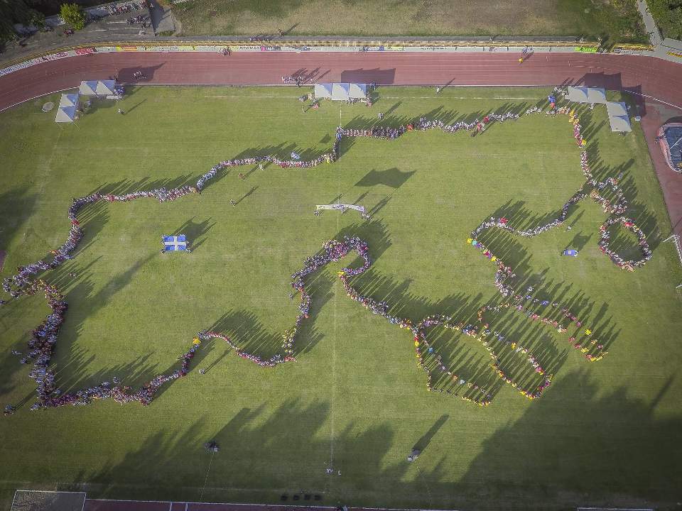 Χορευτές σχημάτισαν με τα σώματά τους τη Μακεδονία! -ΒΙΝΤΕΟ