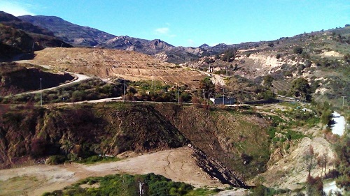 Αιγείρα: Νέο "μπλόκο" στα απορριμματοφόρα από τους κατοίκους- Παραμένουν ΜΑΤ στο ΧΥΤΑ