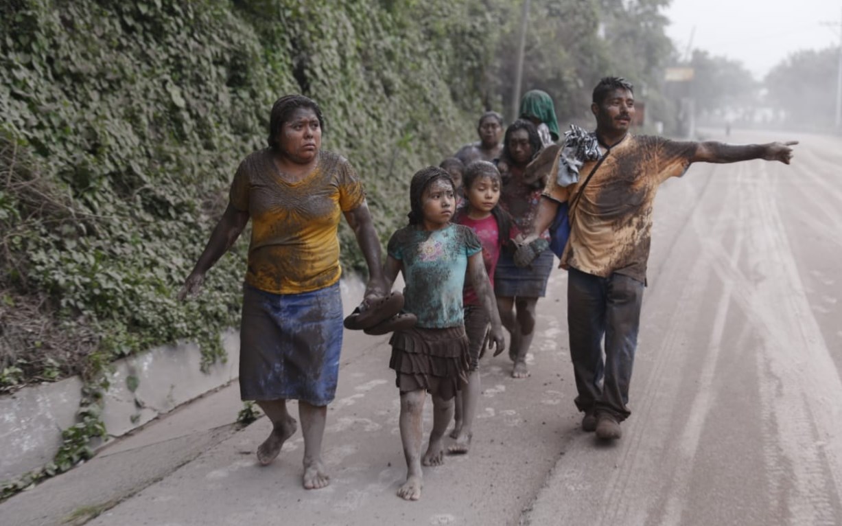 Αποκαλυπτικές εικόνες: Το ηφαίστειο Φουέγο βρυχάται και σκορπάει τον θάνατο - ΦΩΤΟ - ΒΙΝΤΕΟ