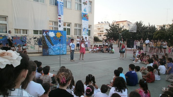 Χαμός σε σχολική γιορτή δημοτικού στα Σεπόλια - Γονείς επιτέθηκαν σε...γονείς γιατί τους βοήθησαν Πακιστανοί