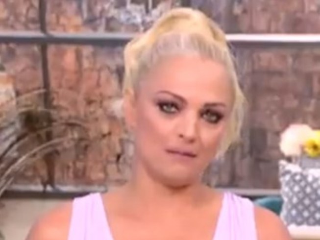 "Λύγισε" η Λαμπίρη on air: Φεύγω, κρεμάω ακουστικό για...BINTEO