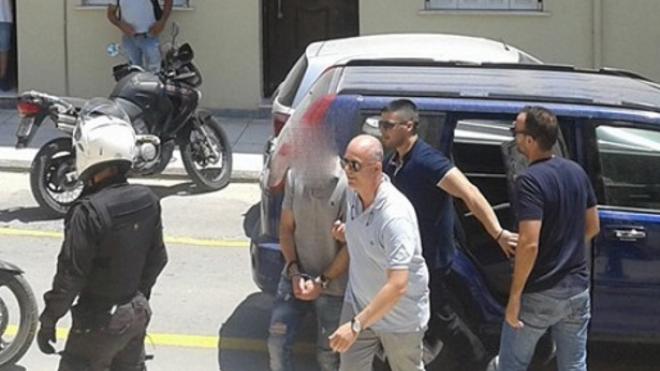 Η απόφαση Ανακριτή και Εισαγγελέα για τον 26χρονο πατροκτόνο της Ζακύνθου - Τι συνέβη σήμερα στα Δικαστήρια - Στο πλευρό του η ετεροθαλής αδερφή του - ΒΙΝΤΕΟ