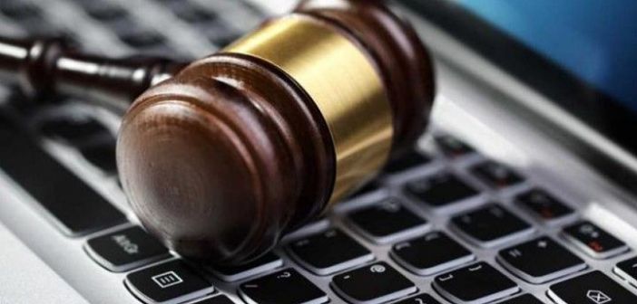 Δούκισσα Νομικού: Λαμπερή και ανανεωμένη με total white look στο νησί των ανέμων!