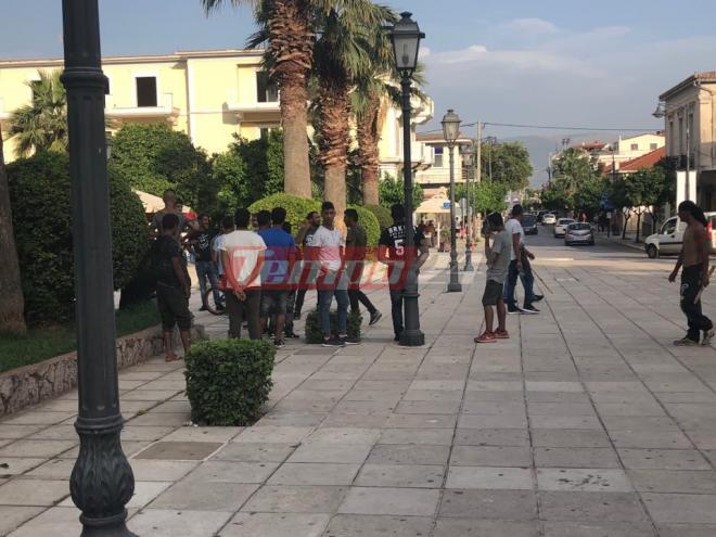 To tempo24 στη Φωκίδα: Συγκέντρωση Ρομά στην κεντρική πλατεία για τον θάνατο της 13χρονης- Κρατάνε λοστούς- ΦΩΤΟ