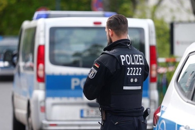 ΕΚΤΑΚΤΟ: Αστυνομικός πυροβόλησε άνδρα στον καθεδρικό ναό του Βερολίνου