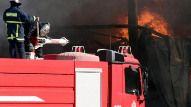 Συναγερμός στην Πυροσβεστική για φωτιά σε ξυλουργείο στο Παναιτώλιο - ΦΩΤΟ