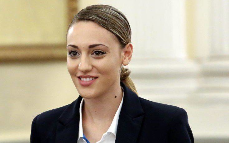 Η Άννα Κορακάκη ξεσπά για το Σκοπιανό: Μη φωτογραφηθούν δίπλα μου - ΦΩΤΟ