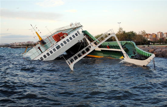 Κάποτε διέσχιζε την πορθμειακή γραμμή Ρίου - Αντιρρίου ! Τώρα ναυάγησε στην Τουρκία - ΒΙΝΤΕΟ