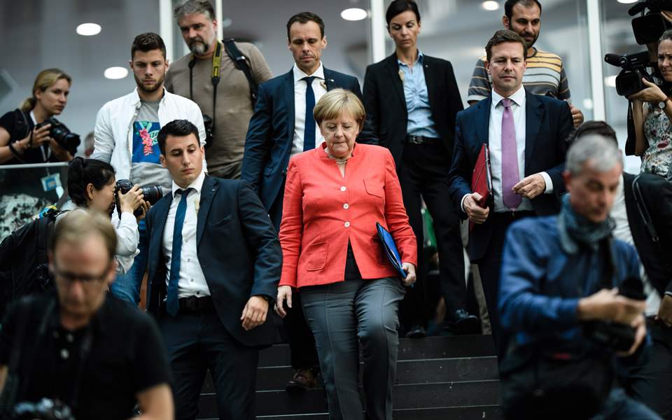 Σε χαμηλό 12ετίας υποχώρησε το ποσοστό που συγκεντρώνει το κόμμα της Μέρκελ