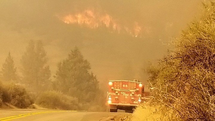 Μαίνονται οι φωτιές στην Καλιφόρνια - Νεκρή γυναίκα και τα δύο της δισέγγονα