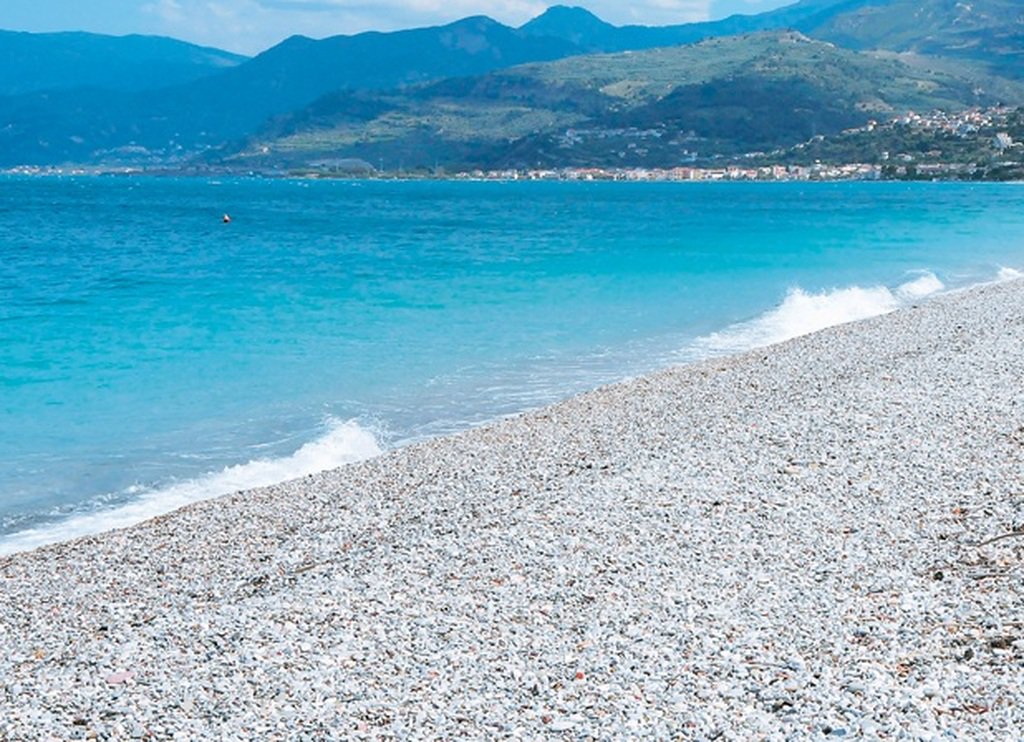 Καθάρισαν τα νερά στις θάλασσες της Πάτρας- Εντός των ορίων όλες οι παραλίες στην τελευταία μέτρηση