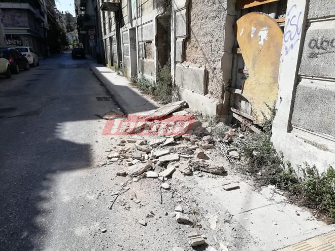 Πάτρα: Αυτό που φοβόμαστε συνέβη - Κατέρρευσε τμήμα παλαιού ακινήτου στο κέντρο - Καμία σήμανση στο σημείο - Θα ενδιαφερθεί κάποιος; ΦΩΤΟ