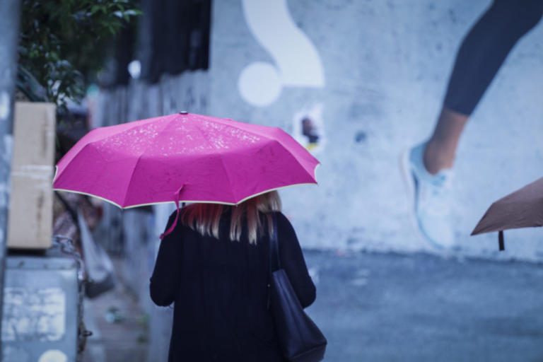 Καιρός: Καλοκαιρινό μπουρίνι σε Αθήνα και Κόρινθο - Επιδείνωση του καιρού και στη Δυτική Ελλάδα