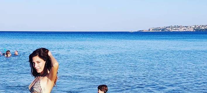 Ο Παναγιώτης Πιλαφάς φωτογραφίζει τη σύζυγό του, Κατερίνα - ΦΩΤΟ