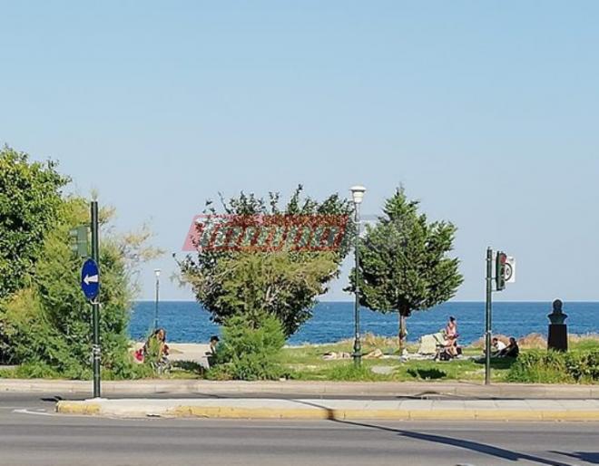 Πάτρα: Επέστρεψαν οι "σκηνίτες" στο πάρκο της Ακτής Δυμαίων - ΦΩΤΟ