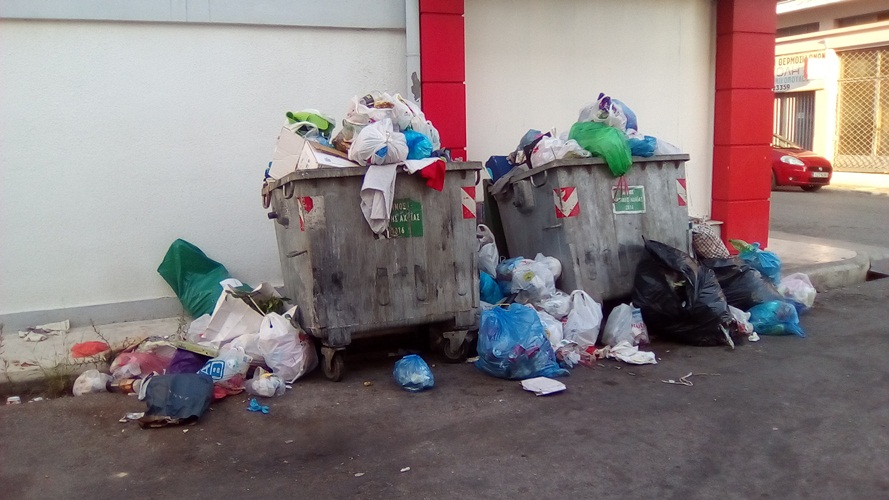 Κάτω Αχαΐα: Φωνές διαμαρτυρίας για τα «βουνά» από σκουπίδια – Που θα μπουν νέοι κάδοι - ΦΩΤΟ