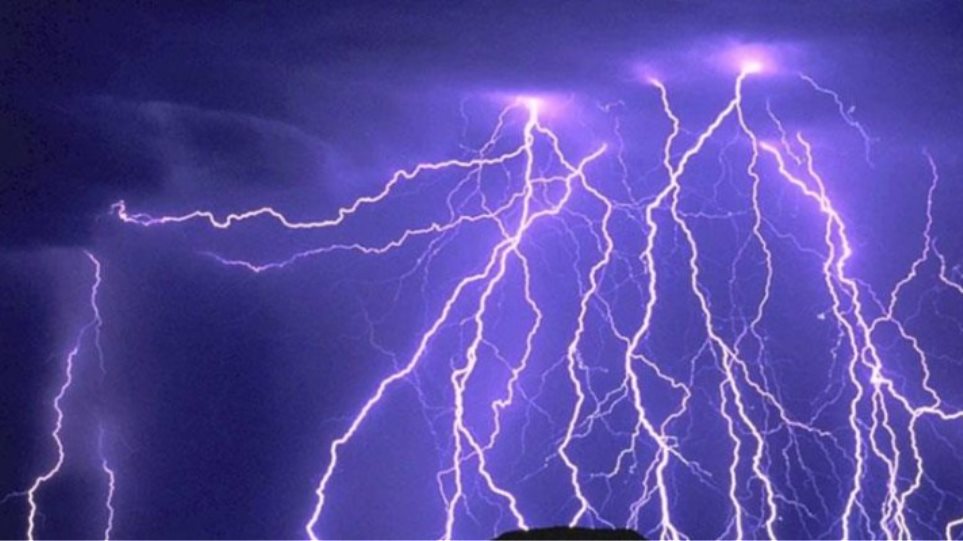 Aυτή και αν ήταν σοδειά- Πάνω από 25.000 κεραυνοί έπεσαν χθες το απόγευμα στη χώρα