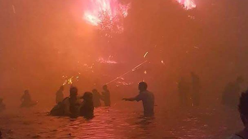 Με καθυστέρηση 40 λεπτών άρχισε η διάσωση πολιτών από το Λιμενικό στο Μάτι