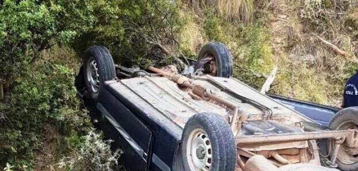 Ι.Χ. τούμπαρε στην Βομβοκού Ναυπακτίας – Τραυματίστηκε η γυναίκα που οδηγούσε το όχημα- ΦΩΤΟ