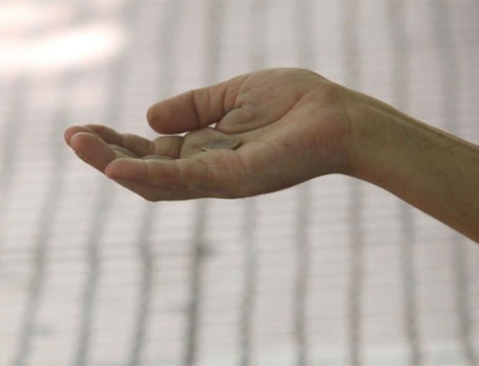 Μοίραζε φυλλάδια και ζήταγε ελεημοσύνη - Γιατί συνελήφθη ο 19χρονος;