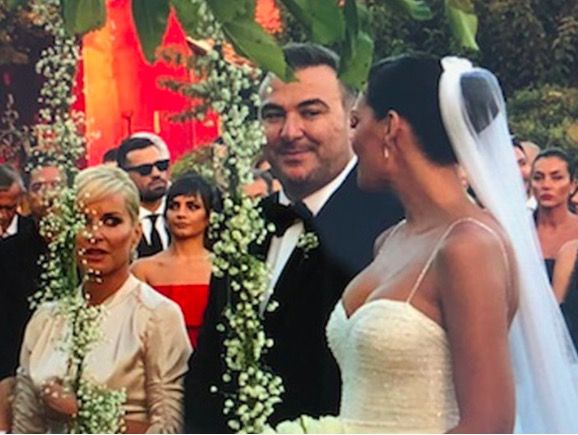 Παρανυφάκι η κόρη τους στο γάμο Ρέμου - Μπόσνιακ