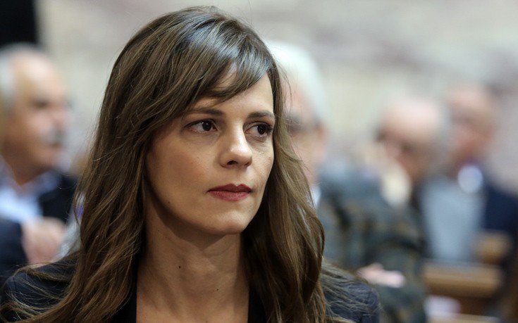 Έφη Αχτσιόγλου: Σημαντικές ελαφρύνσεις για 250.000 μη μισθωτούς ασφαλισμένους