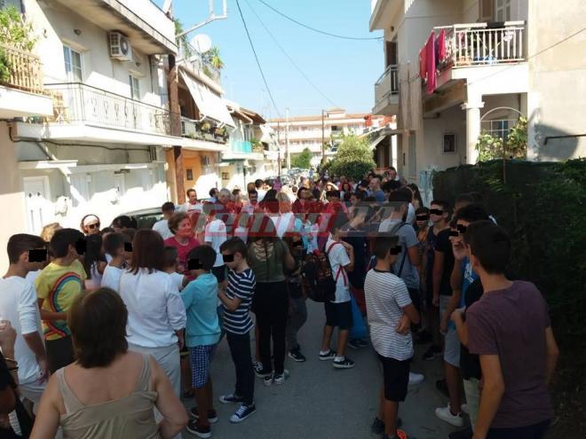 Πάτρα: Συγκέντρωση διαμαρτυρίας μετά τον Αγιασμό ...για κεραία κινητής τηλεφωνίας κοντά σε σχολείο - ΦΩΤΟ