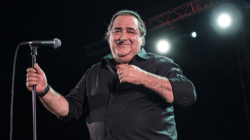 Ο λόγος που ο Βασίλης Καρράς δεν ήθελε να πει το «Παλιό μου παλτό»