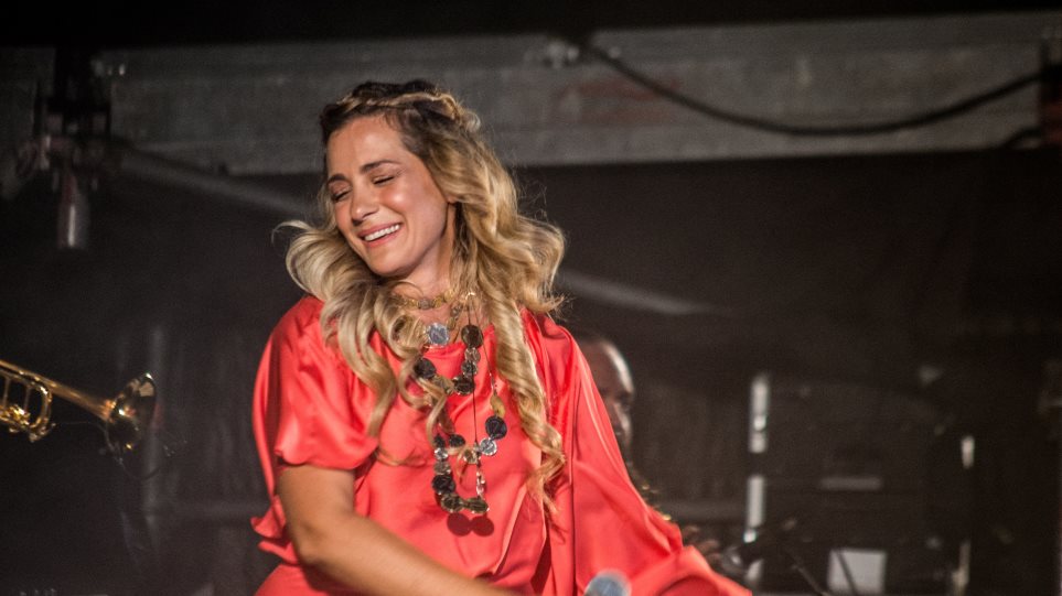 Αυτή είναι η μία και μοναδική φωτογραφία με τη Νατάσα Μποφίλιου... νύφη!