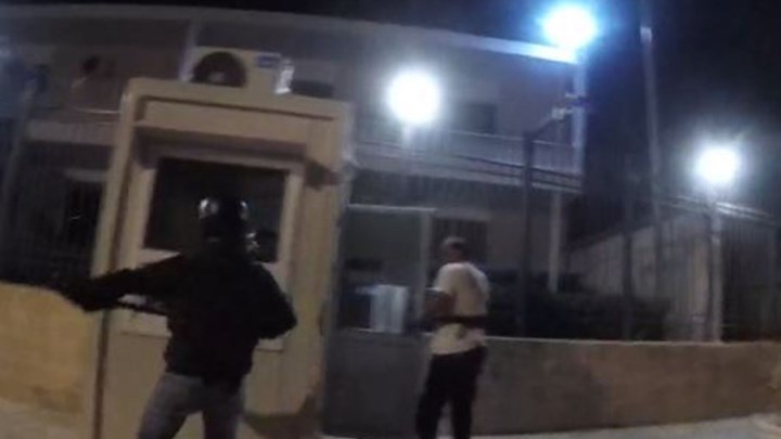 Εκπρόσωπος ΠΟΑΣΥ: "Κάντε στην άκρη και ειδοποιήστε το κέντρο" είναι οι εντολές για τον Ρουβίκωνα - ΒΙΝΤΕΟ