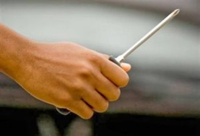 Δυτική Ελλάδα: Λήστεψαν με κατσαβίδι ηλικιωμένο έξω από Νοσοκομείο - 12χρονος ανάμεσα στους δράστες