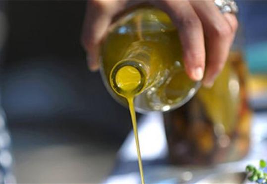 Ηλεία: Αγόρασαν μισό τόνο λάδι χωρίς να πληρώσουν - "Γνωστοί" στην ΕΛ.ΑΣ