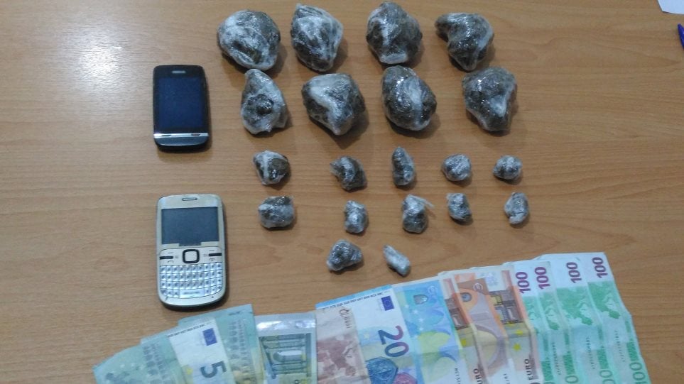 Παράνομοι μετανάστες διακινούσαν χασίς στην Πάρο