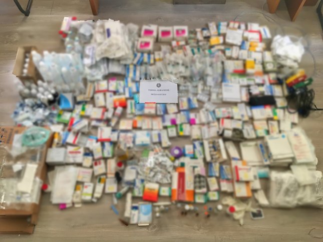 Μεσολόγγι: "Βουνό" ναρκωτικών φαρμακευτικών σκευασμάτων, συνταγολόγια και σφραγίδα Νοσοκομείου στην κατοχή Γιατρού - ΦΩΤΟ