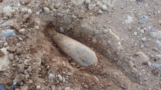 Καθάριζε το πατρικό του και βρήκε δυο βλήματα