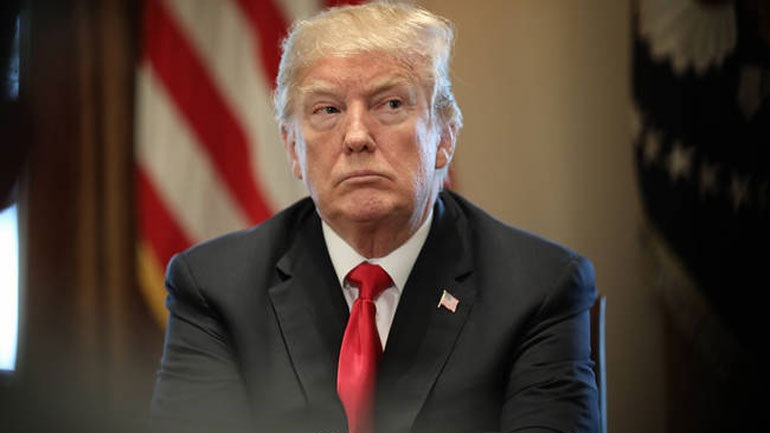 Ο πρόεδρος Τραμπ μελετά σχέδιο για να απαγορευθεί στους μετανάστες να περάσουν τα σύνορα