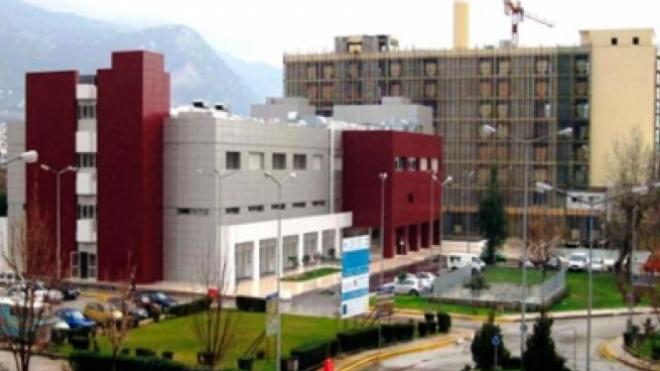 Πάτρα: Έπεσε ξύλο στο νοσοκομείο "Ο Άγιος Ανδρέας" - Επενέβη η αστυνομία