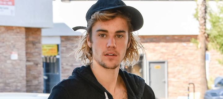 Justin Bieber: «Πριν γίνω διάσημος έμενα παράνομα στις ΗΠΑ»
