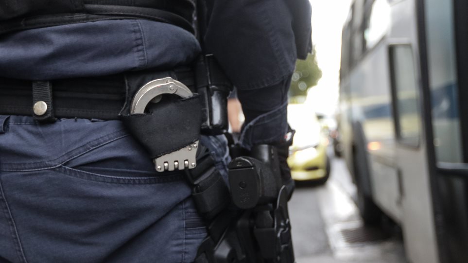 Δύο αστυνομικοί σε μεγάλο κύκλωμα διακίνησης ναρκωτικών