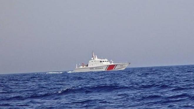 Σκηνικό έντασης πήγαν να στήσουν οι Τούρκοι στις Οινούσσες - Επενέβη το Λιμενικό